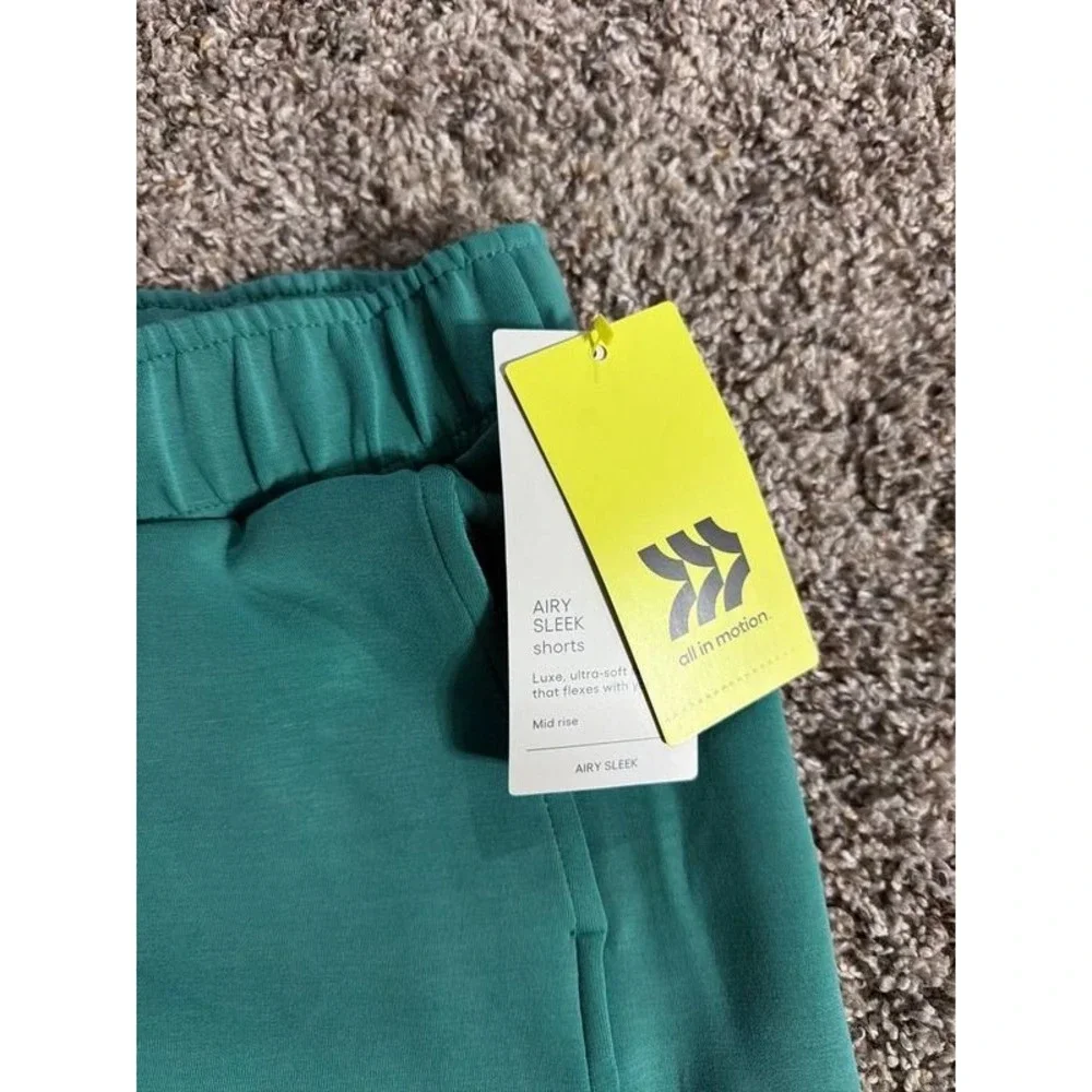 All In Motion 10/12 Shorts